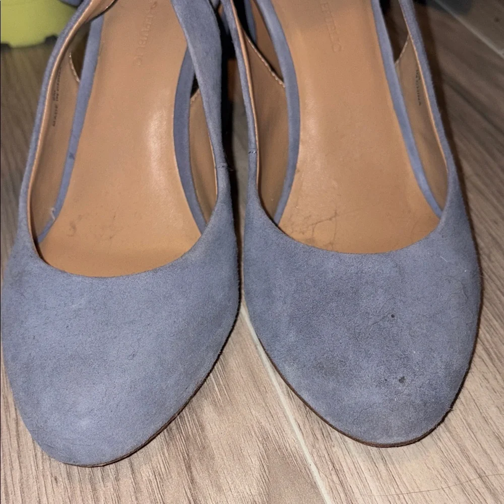 Banana Republic Blue Suede Heels with Bow Detail. Worn 3 times like new - Picture 8 of 9